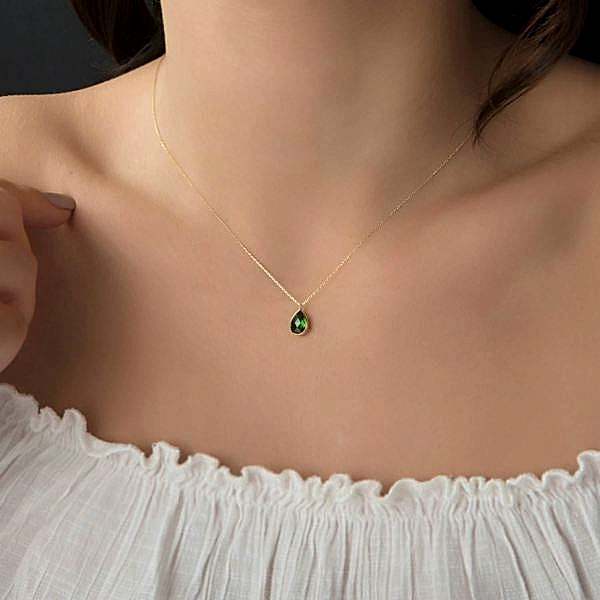 Zümrüt Damla Taş Kolye