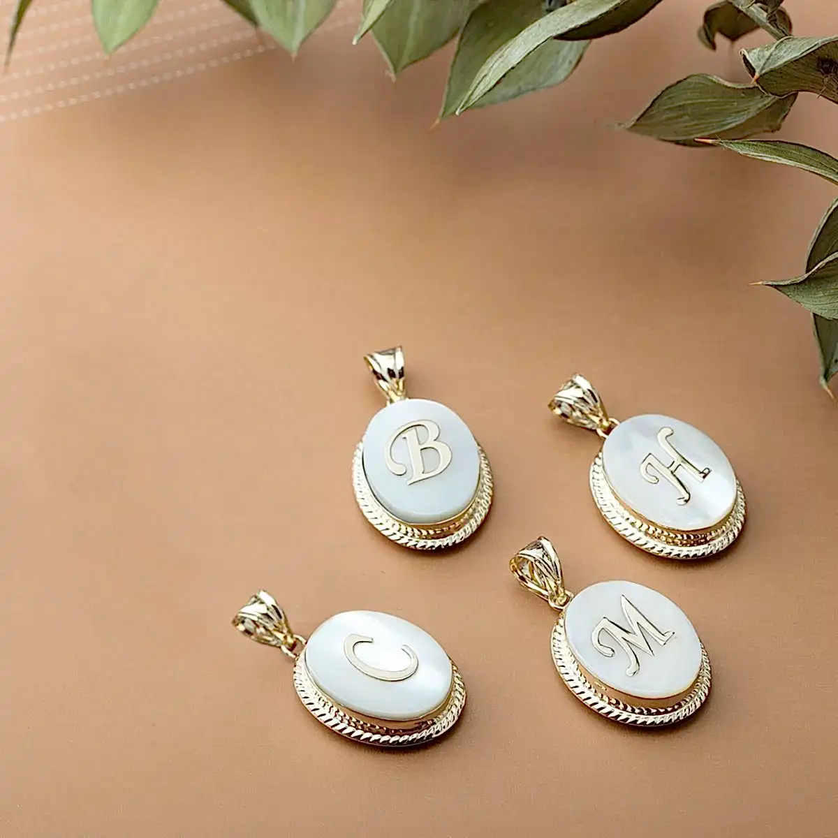 Ay Işığı Harf Kolye