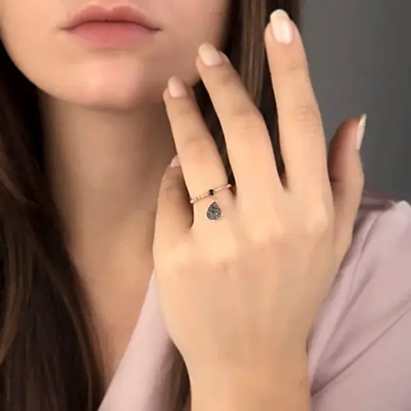 Sallantılı Damla Yüzük