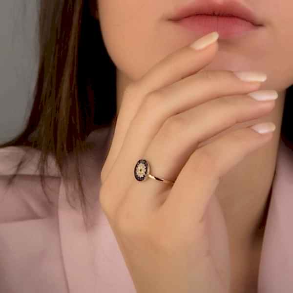 Sosyete Gözlü Yüzük